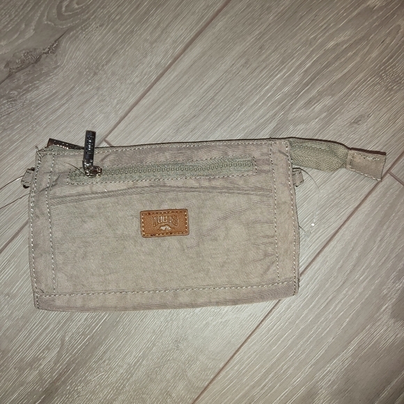 Roots wallet bnwot